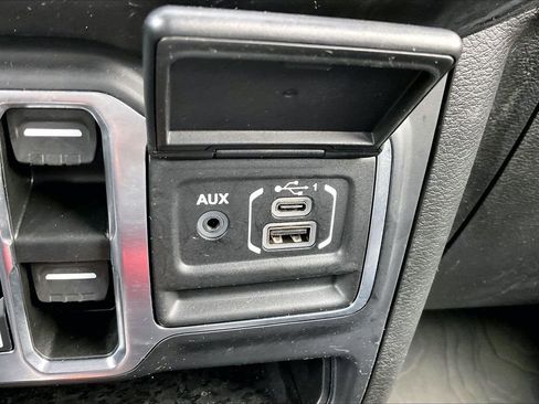 Certified 2022 Jeep Wrangler Unlimited Sahara AWD/4WD image 18
