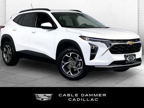 Used 2025 Chevrolet Trax LT w/ LT Convenience Package image 1