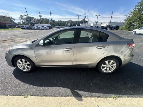 Used 2010 MAZDA MAZDA3 i Touring FWD image 4