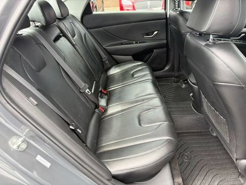 Used 2024 Hyundai Elantra Limited FWD image 17