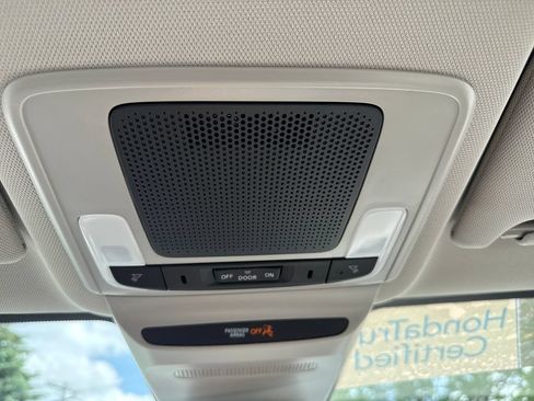 Certified 2025 Honda HR-V LX image 36