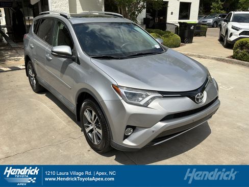 Used 2016 Toyota RAV4 XLE AWD/4WD image 1