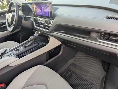 Used 2025 Toyota Grand Highlander AWD image 23