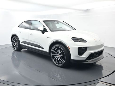Used 2025 Porsche Macan Electric image 17