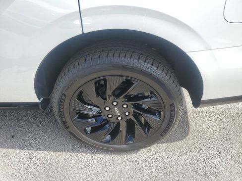 New 2025 Lincoln Navigator Reserve w/ Jet Appearance Package AWD/4WD image 7