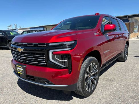 Used 2025 Chevrolet Suburban High Country AWD/4WD image 11