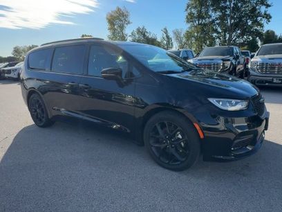 Used 2025 Chrysler Pacifica Limited