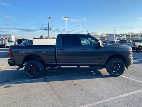 New 2026 RAM 2500 Laramie AWD/4WD image 9