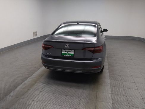 Used 2019 Volkswagen Jetta SE w/ Cold Weather Package FWD image 7