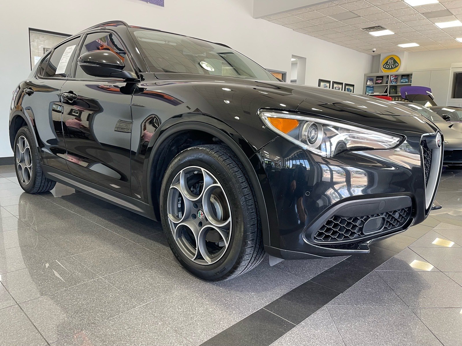 Used 2018 Alfa Romeo Stelvio Sport w/ Quick Order Package 22J Sport AWD/4WD image 7