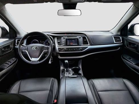 Used 2019 Toyota Highlander LE FWD image 15