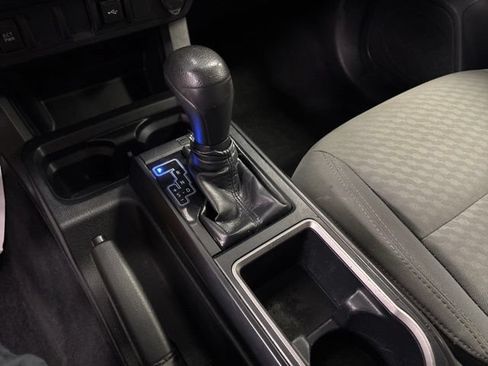 Used 2020 Toyota Tacoma SR AWD/4WD image 19