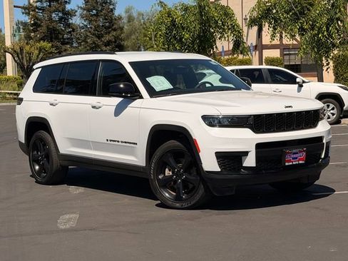 Used 2023 Jeep Grand Cherokee L Laredo AWD/4WD image 2