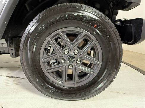 New 2025 Jeep Gladiator Sport AWD/4WD image 9