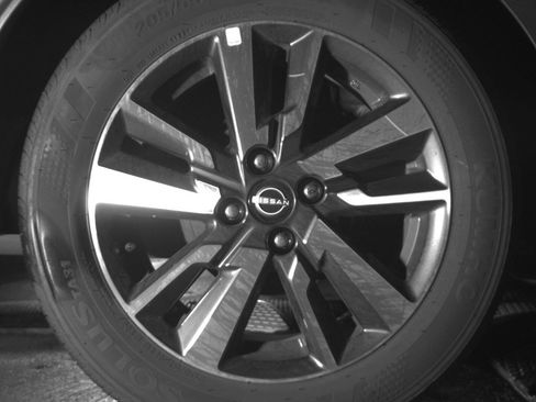 Used 2025 Nissan Versa SV image 12