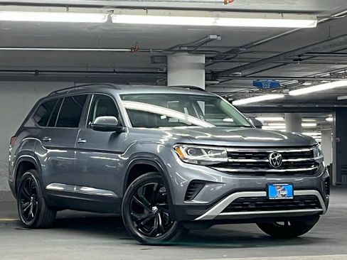 Certified 2023 Volkswagen Atlas SE w/ Black Wheel Package AWD/4WD image 2