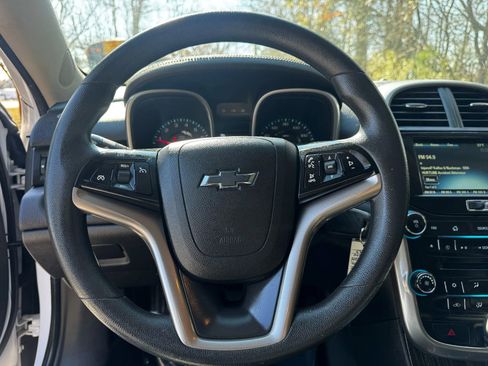Used 2015 Chevrolet Malibu LT image 17