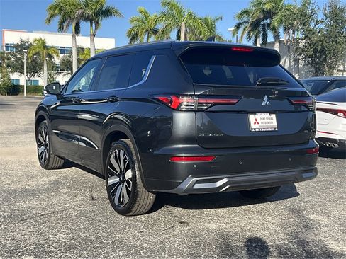 New 2025 Mitsubishi Outlander SEL image 3