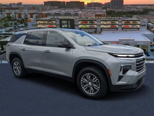 Used 2025 Chevrolet Traverse LT FWD image 1