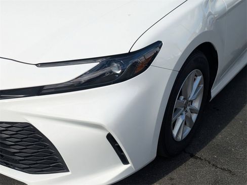 Used 2025 Toyota Camry LE image 11
