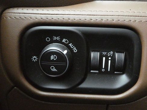 Used 2022 RAM 1500 Limited image 16