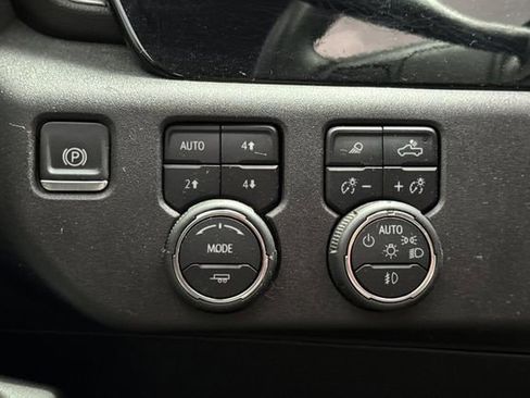 Used 2024 Chevrolet Silverado 2500 LTZ w/ LTZ Convenience Package image 40