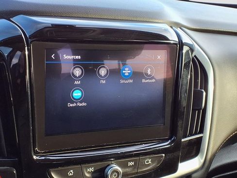 Used 2020 Chevrolet Traverse LT image 24