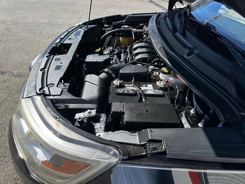 Used 2018 Ford Explorer XLT image 38