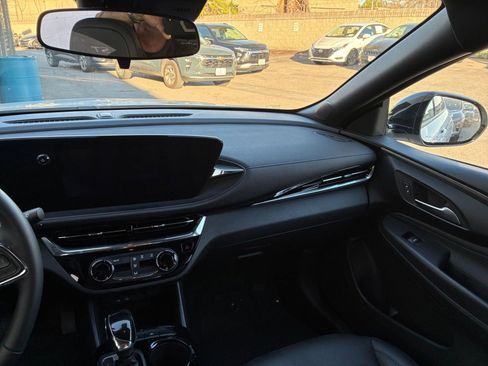 Used 2025 Buick Envista Sport Touring image 34