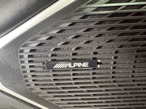 Used 2023 Jeep Wagoneer L Series II RWD image 15