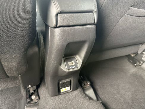 Used 2019 Jeep Renegade Altitude w/ UConnect 8.4 Nav Group FWD image 24