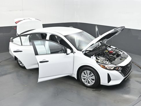Certified 2025 Nissan Sentra S FWD image 40