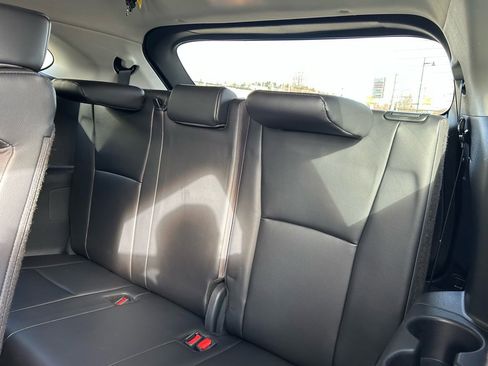 Certified 2024 Toyota Highlander XLE image 13