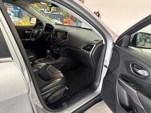 Used 2019 Jeep Cherokee Latitude Plus AWD/4WD image 51