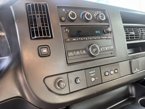 Used 2017 Chevrolet Express 3500 RWD image 18
