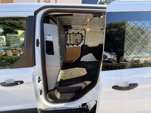 Used 2018 Ford Transit Connect XLT image 14