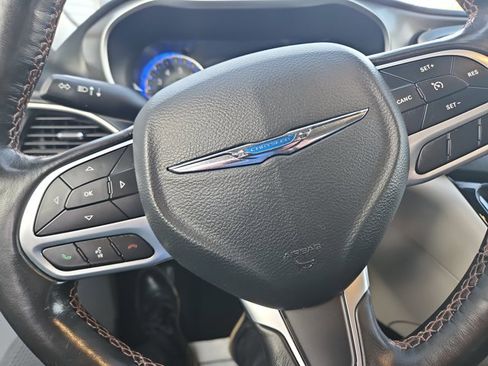 Used 2020 Chrysler Pacifica Touring w/ Cold Weather Group image 8