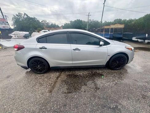 Used 2017 Kia Forte LX FWD image 7