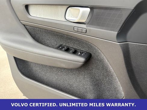 Certified 2025 Volvo XC40 B5 Plus AWD/4WD image 23