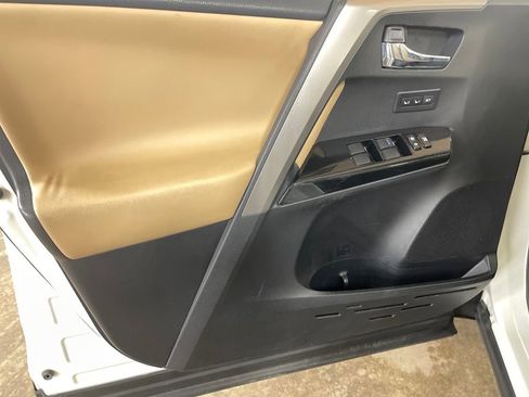 Used 2016 Toyota RAV4 Limited image 10