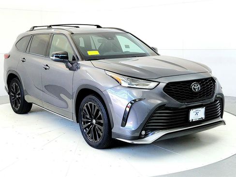 Used 2023 Toyota Highlander XSE AWD/4WD image 3