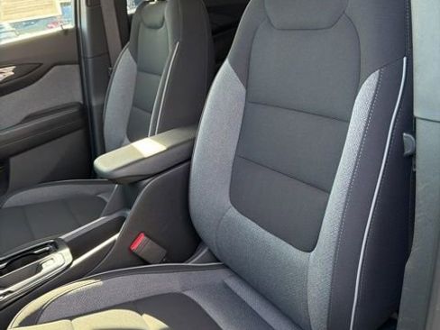 Used 2025 Chevrolet TrailBlazer LT AWD/4WD image 36