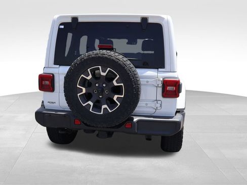 Used 2024 Jeep Wrangler Unlimited Sahara w/ Dual Top Group AWD/4WD image 17