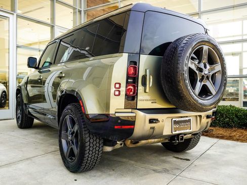 Used 2021 Land Rover Defender 110 X-Dynamic HSE AWD/4WD image 10