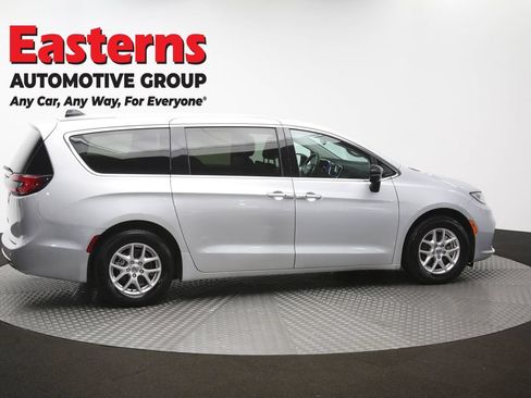 Used 2024 Chrysler Pacifica Touring-L FWD image 45