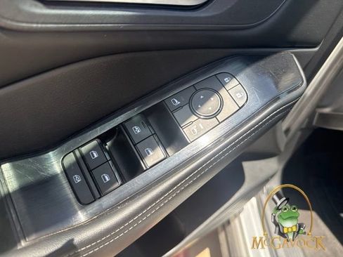 Used 2023 Nissan Rogue SV w/ SV Premium B Package FWD image 10