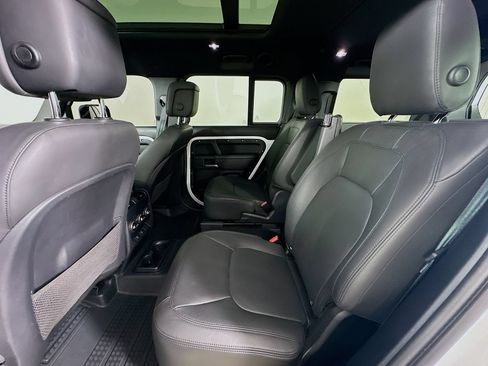 Used 2025 Land Rover Defender 130 X-Dynamic SE AWD/4WD image 38