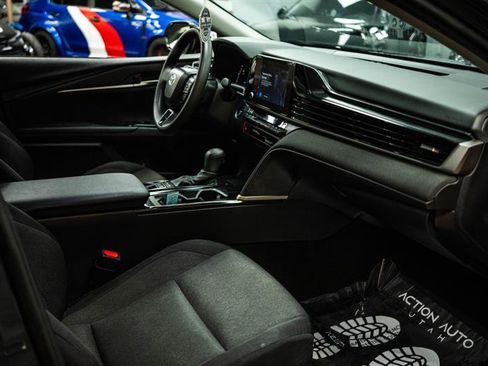 Used 2025 Toyota Camry LE image 13