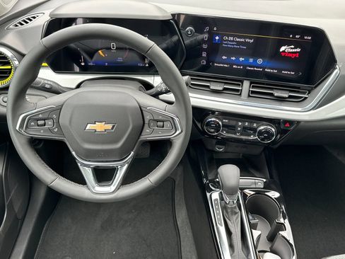 Used 2026 Chevrolet Trax LT w/ Sunroof Package FWD image 15