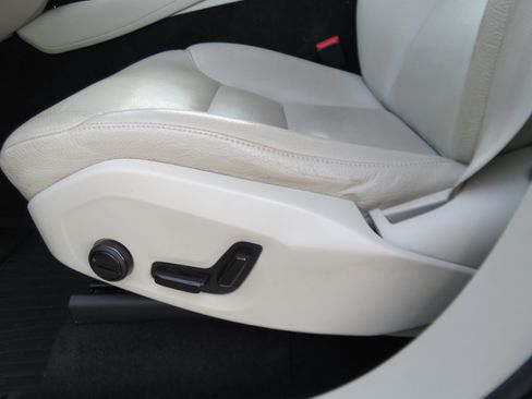 Used 2020 Volvo XC90 T6 Momentum w/ Protection Package Premier image 16